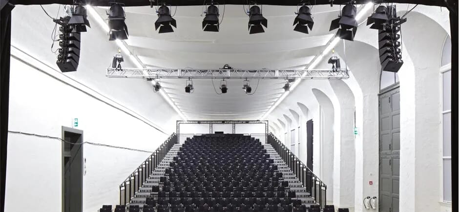 acoustic-stretch-ceiling-auditorium